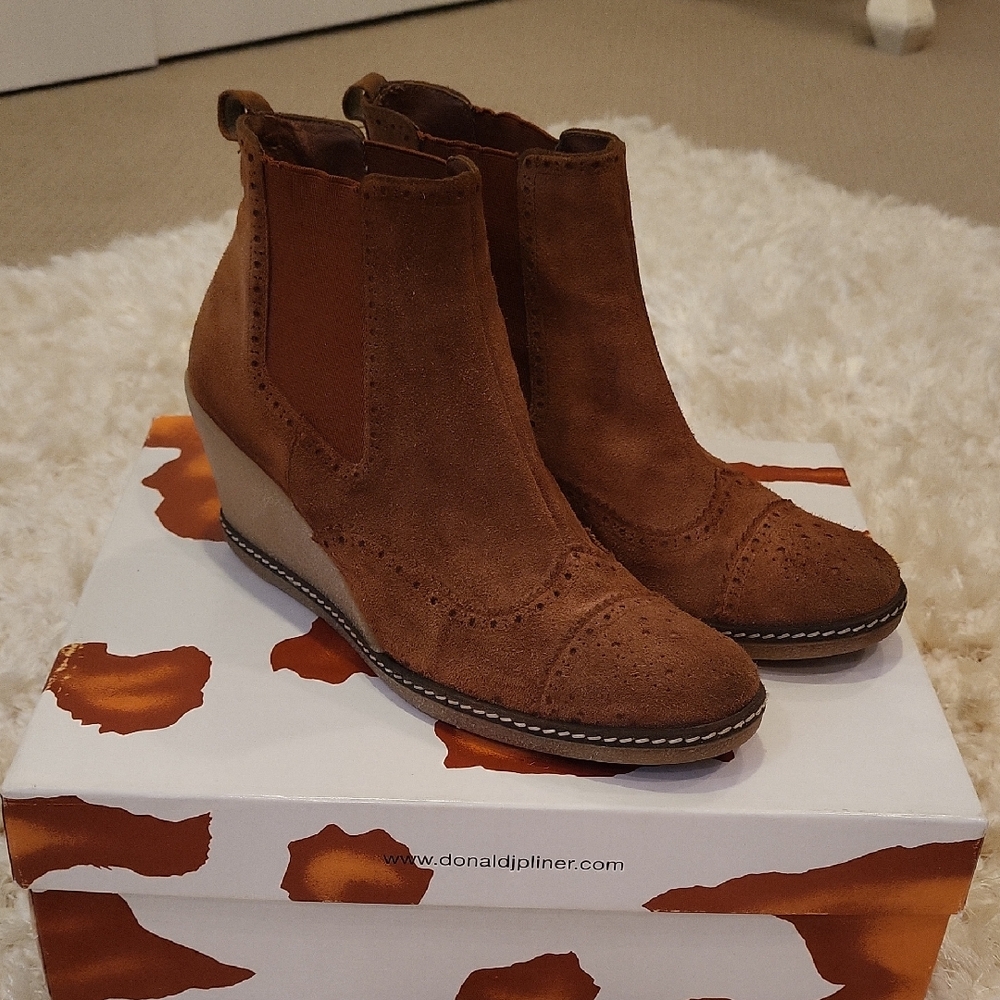 Donald J. Pliner Women's Tan Suede Wedge Boots